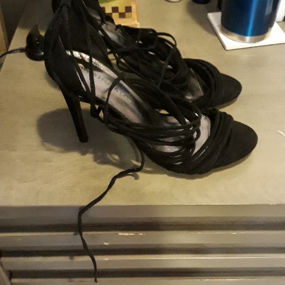 Heels - Picture 3 of 3